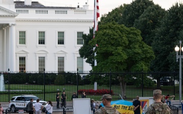 South Carolina Army National Guard Soldiers Maintain Prescence Around White House