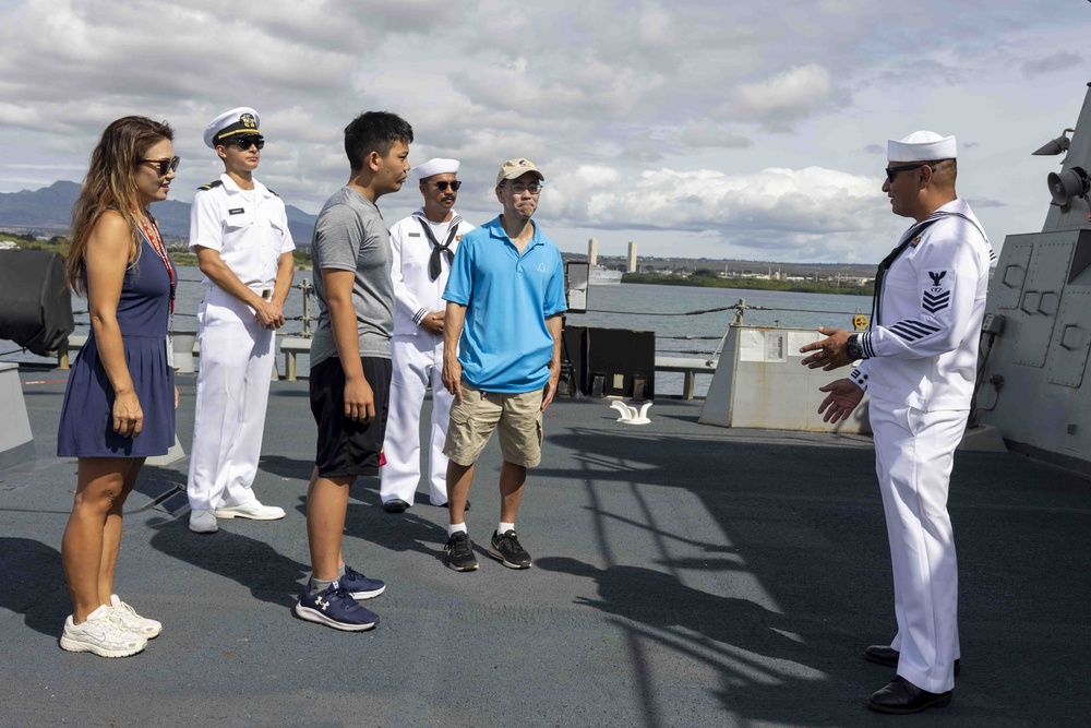 USS Decatur hosts ship tour during 80th End of World War II Commemoration
