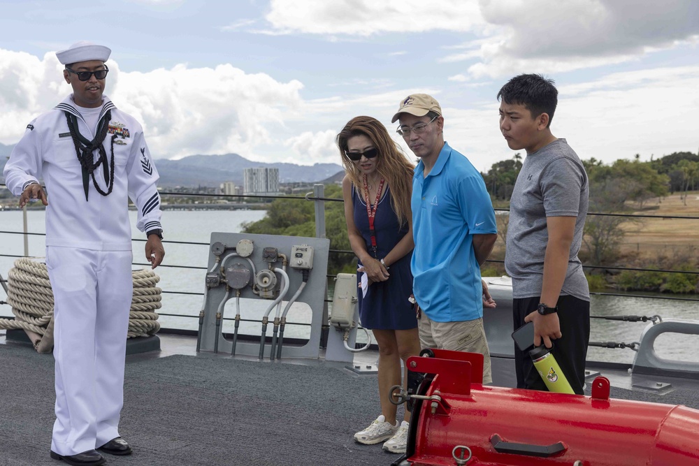 USS Decatur hosts ship tour during 80th End of World War II Commemoration