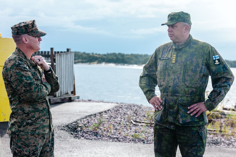 2d Reconnaissance Battalion Marines conduct combatant dive training in Finland