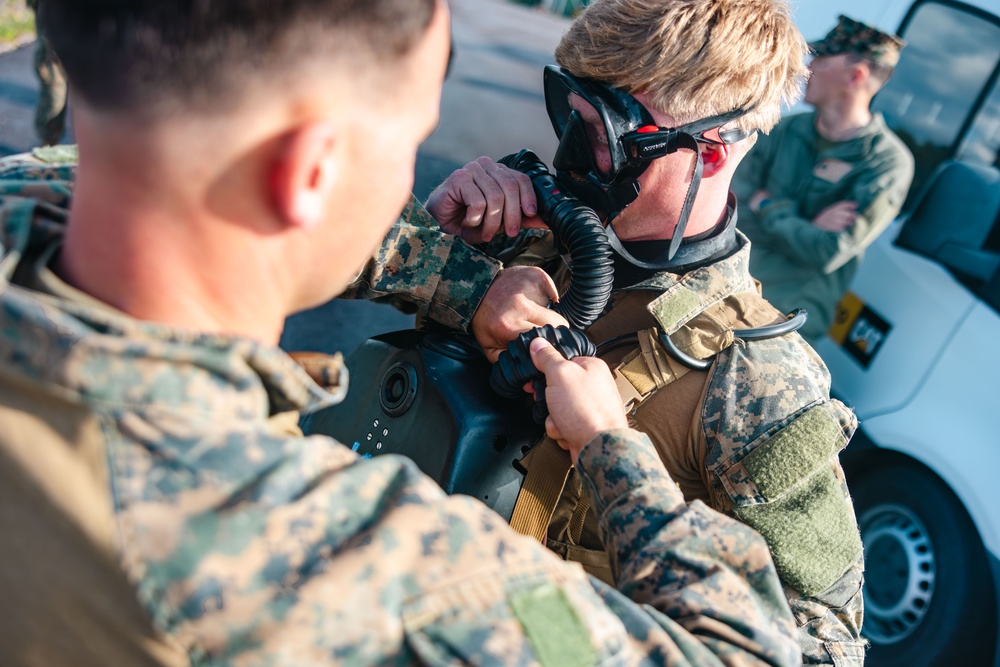 2d Reconnaissance Battalion Marines conduct combatant dive training in Finland