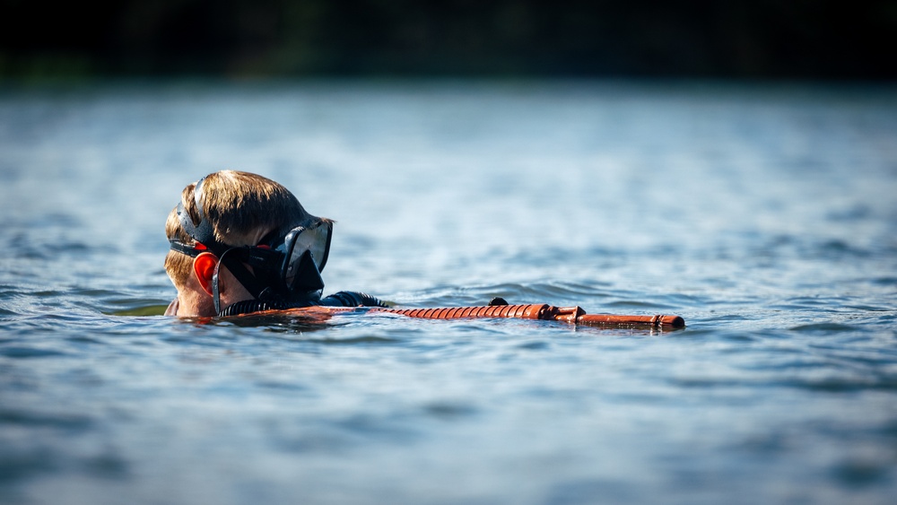 2d Reconnaissance Battalion Marines conduct combatant dive training in Finland