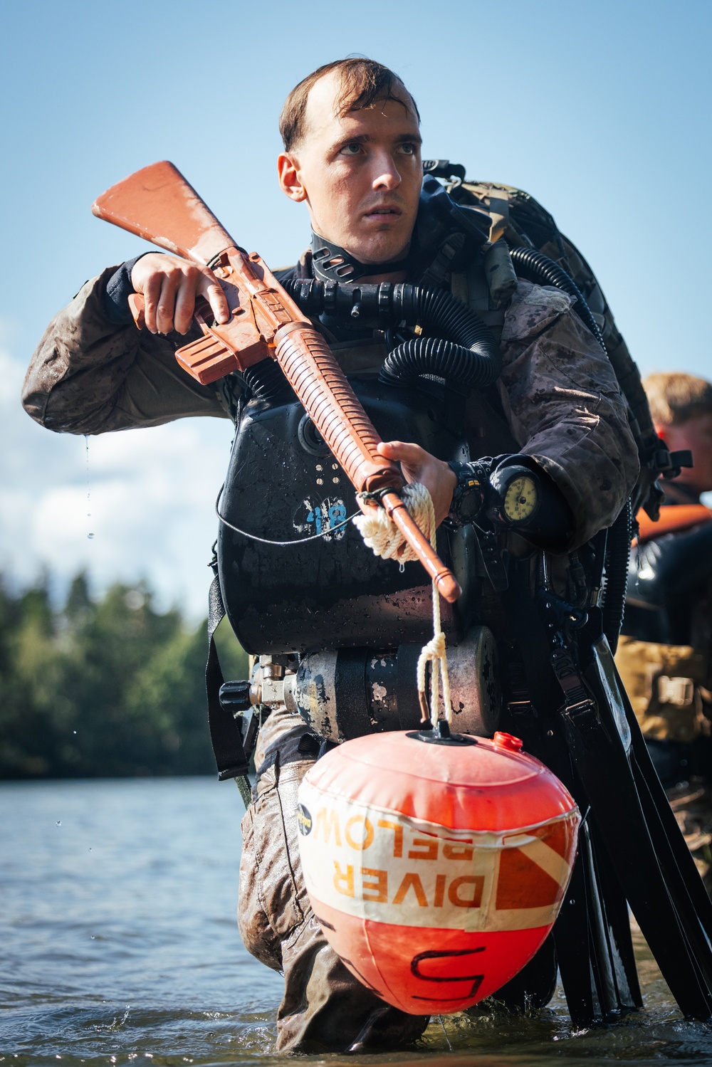 2d Reconnaissance Battalion Marines conduct combatant dive training in Finland