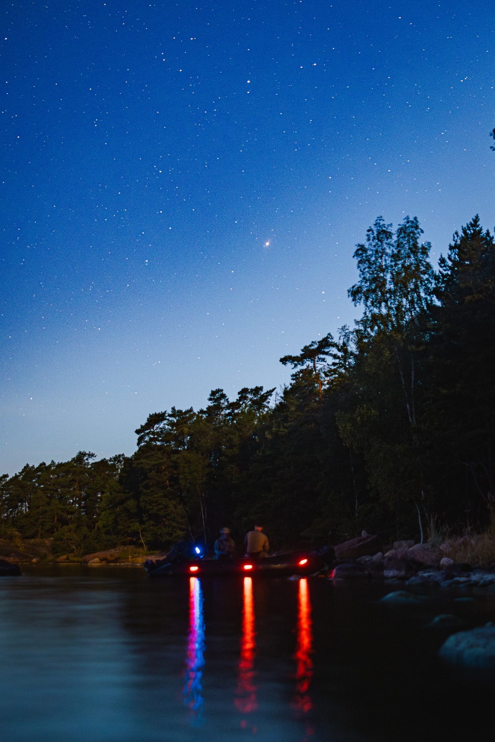 2d Reconnaissance Battalion Marines conduct combatant dive training in Finland