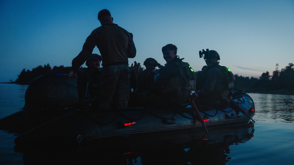 2d Reconnaissance Battalion Marines conduct combatant dive training in Finland
