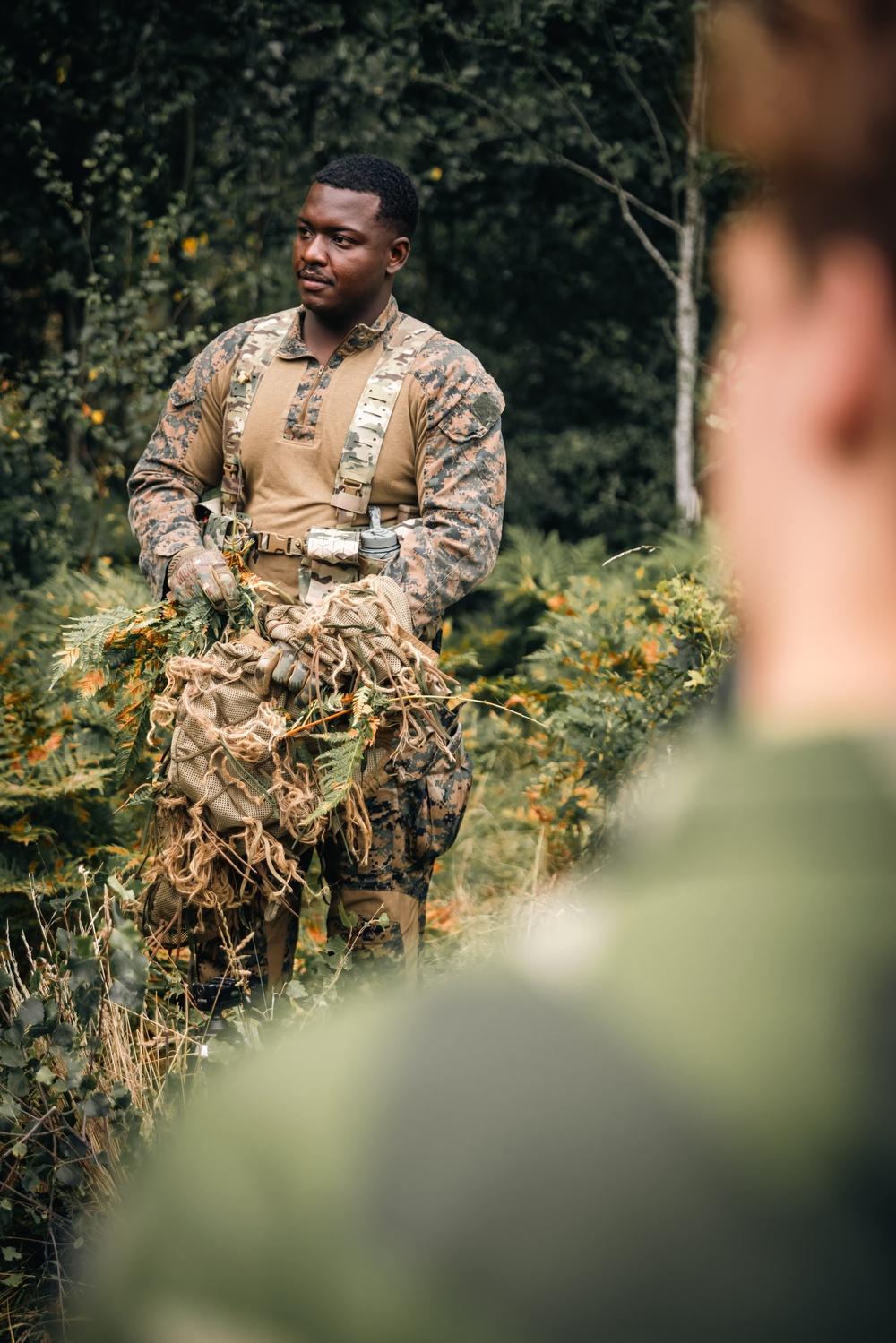 U.S. and Swedish Marines share weapons skills