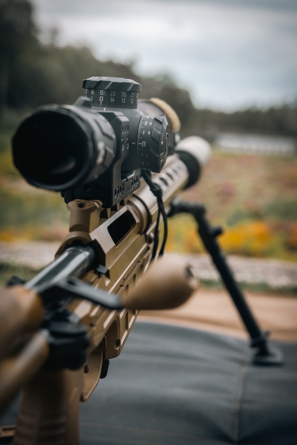 U.S. and Swedish Marines share weapons skills