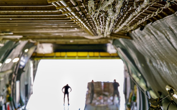 C-5 delivers 6 million meals to Panama via Denton Program