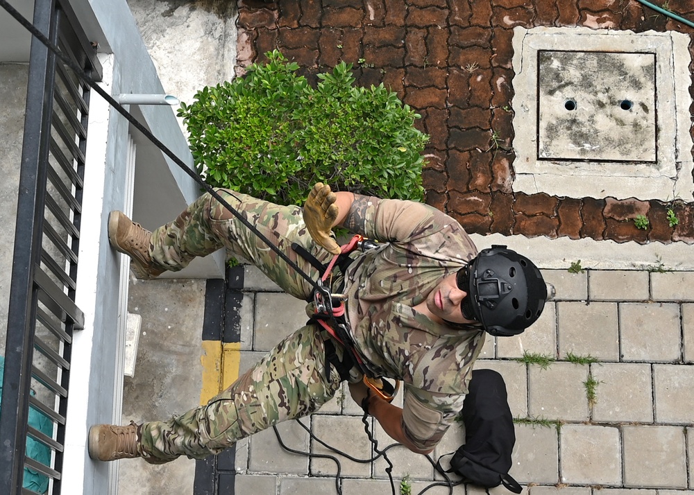 Rope Training Enhances Joint Rescue Capabilities for Enduring Partners