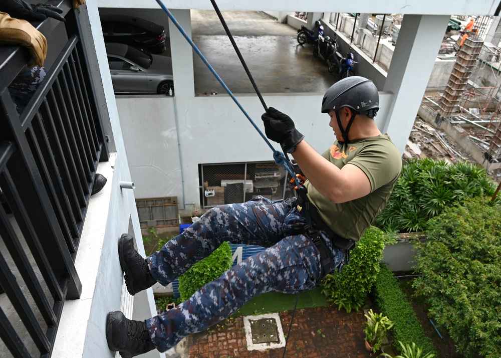 Rope Training Enhances Joint Rescue Capabilities for Enduring Partners