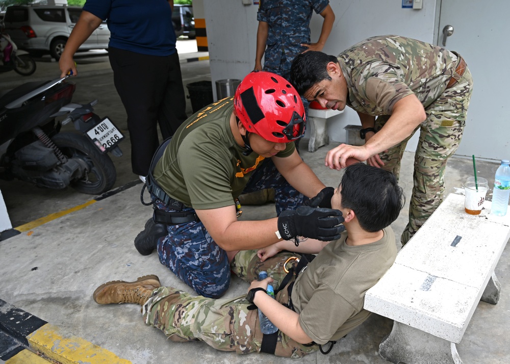 Rope Training Enhances Joint Rescue Capabilities for Enduring Partners