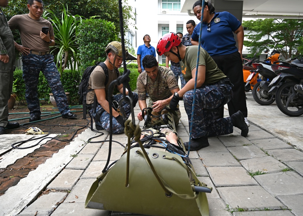 Rope Training Enhances Joint Rescue Capabilities for Enduring Partners
