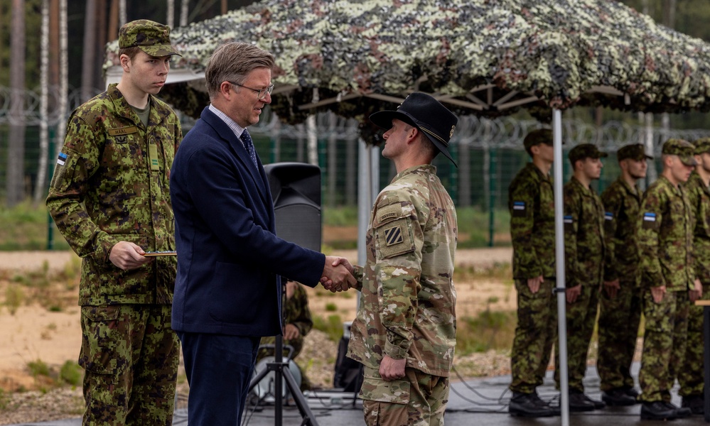 U.S. Army 5-7 Cav commander receives NATO medal, Estonia