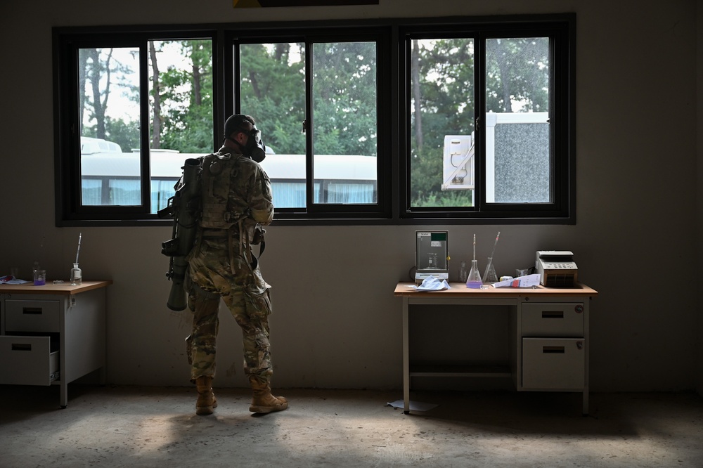 U.S., ROKA Soldiers Train Together on Urban Warfare, CWMD During Ulchi Freedom Shield