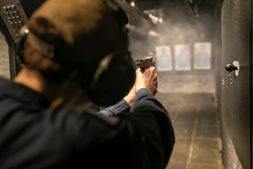 Tripoli Sailors Participate in M18 Gun Shoot