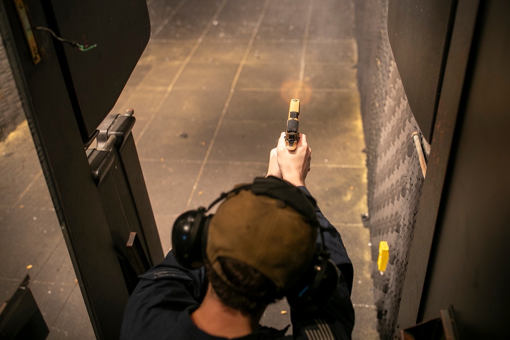 Tripoli Sailors Participate in M18 Gun Shoot