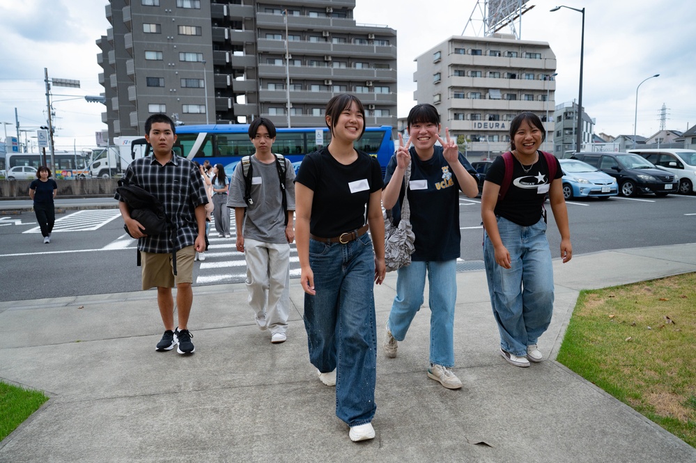Musashimurayama High School students visit Yokota