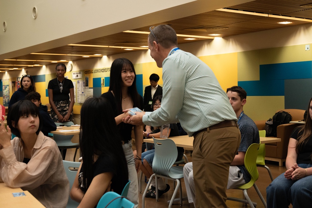 Musashimurayama High School students visit Yokota
