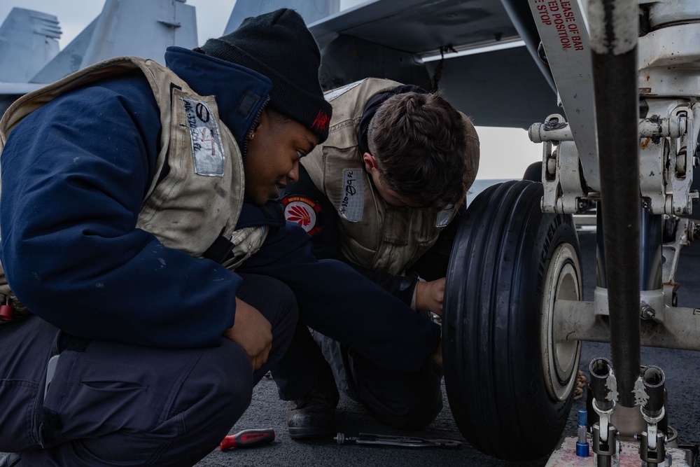 USS Gerald R. Ford (CVN 78) Sailors Conduct Maintenance