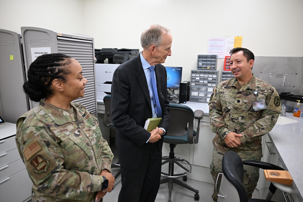 DHA Director Visits the Vicenza Army Health Clinic