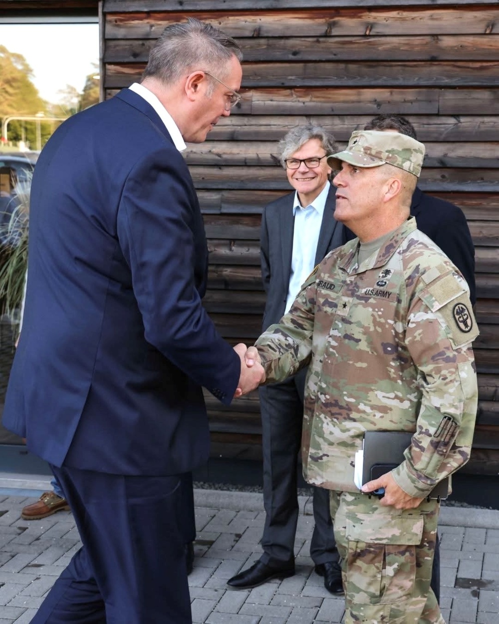 Minister President of Rhineland-Pfalz visits ROBMC construction site