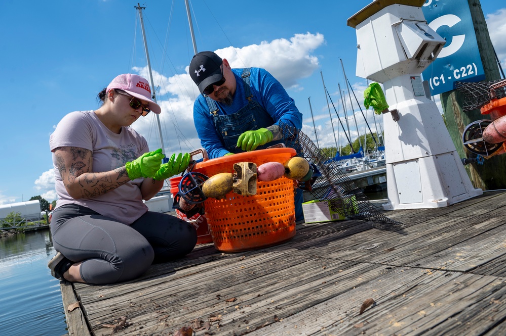 JBAB releases mussels to aid Potomac River