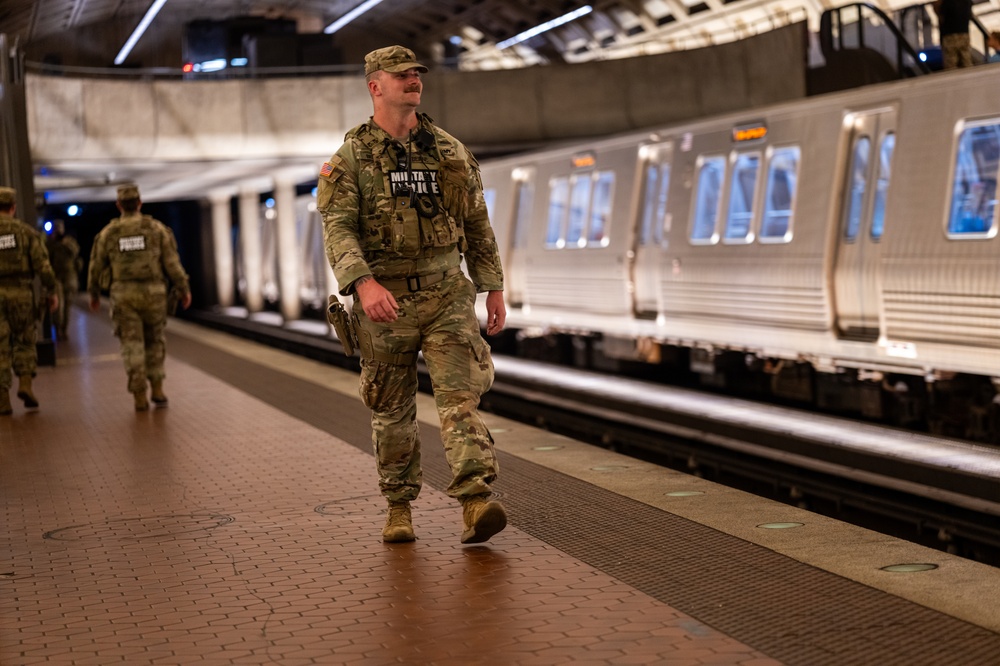 Tennessee National Guard Soldiers patrol D.C. Metro