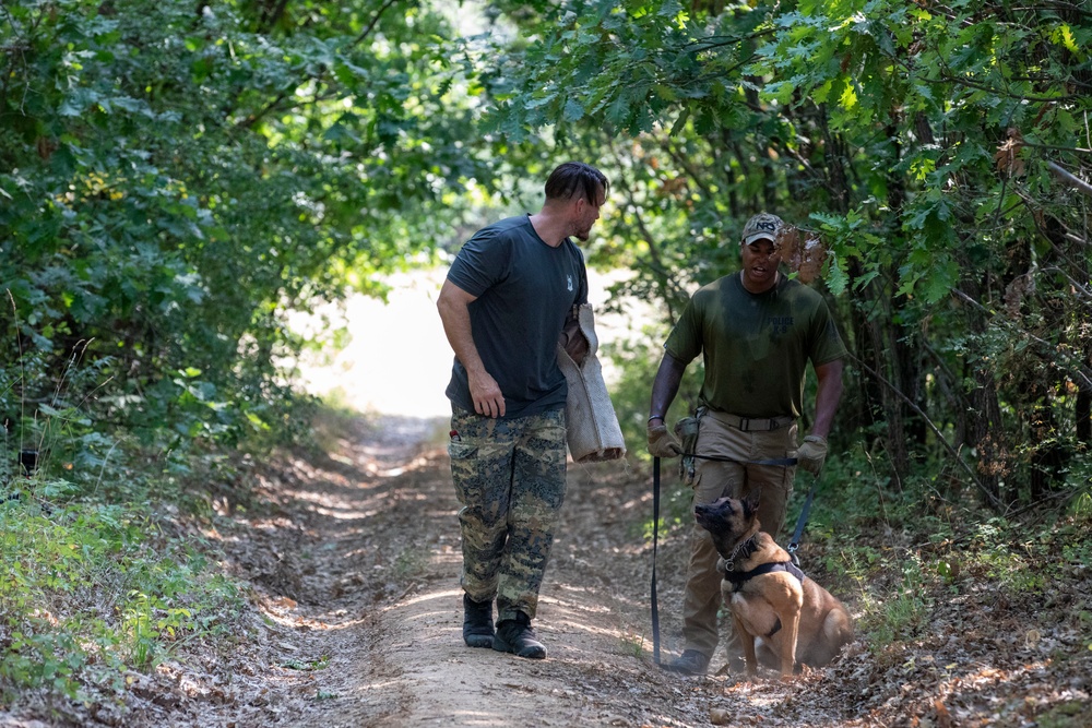 ilitary Police Canine Training