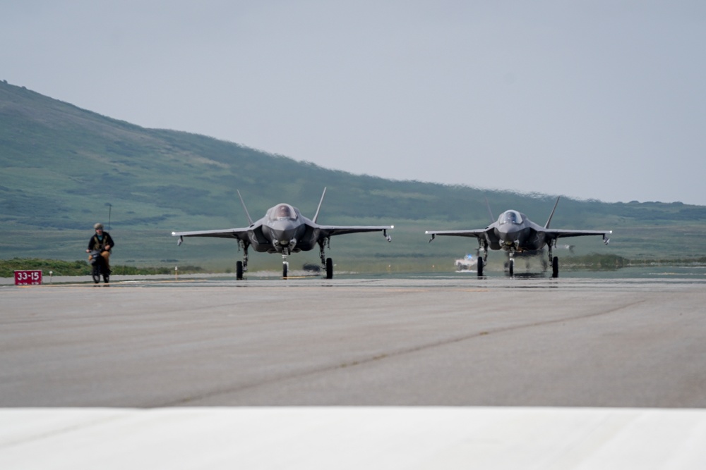 Arctic Edge 25: 27 SOW performs FARP with F-35B Lightning II Joint Strike Fighter