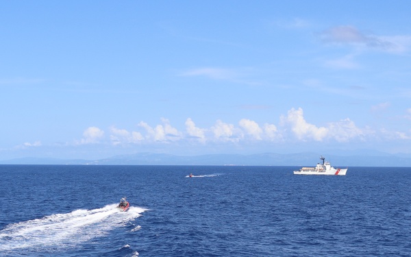 Coast Guard Cutter Vigilant conducts at-sea transfer of contraband
