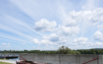 Massive Wall Beams make their move to Chickamauga Lock