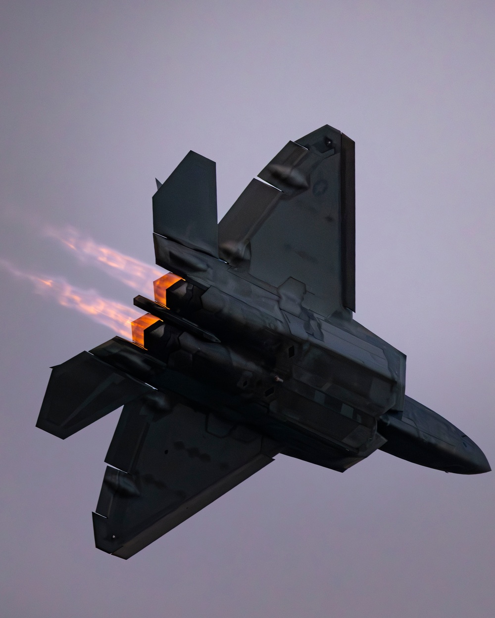 Night Flight: F-22 and F-35A Shine Over EAA AirVenture