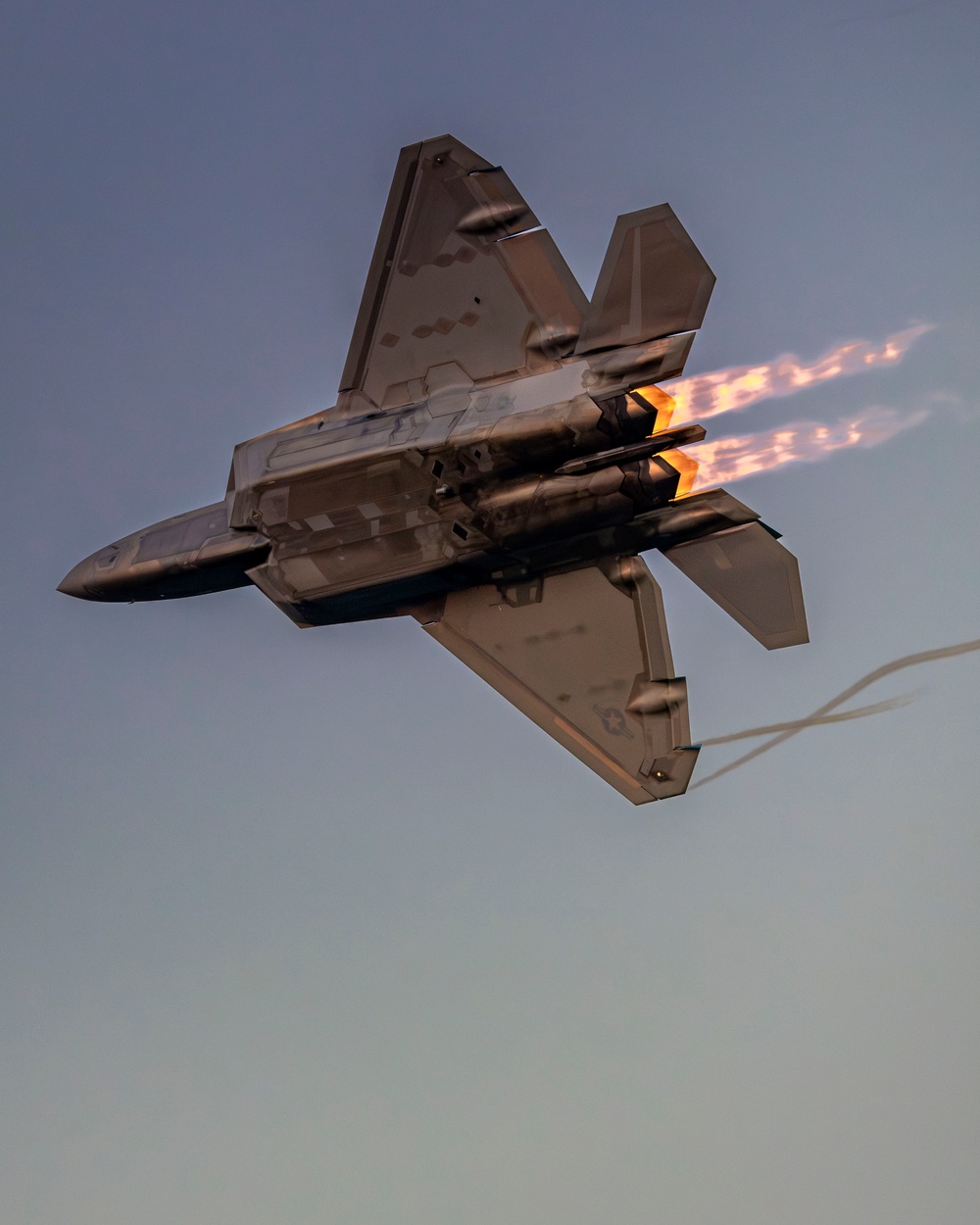 Night Flight: F-22 and F-35A Shine Over EAA AirVenture