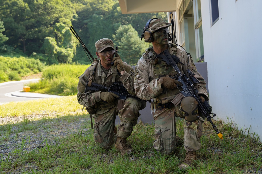 U.S. and ROK Troops Conducts Military Operation on Urban Terrain Training During Ulchi Freedom Shield 25