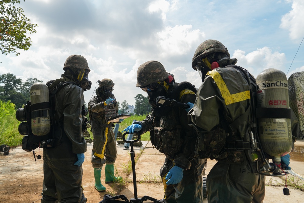 U.S. and ROK Troops Conducts Military Operation on Urban Terrain Training During Ulchi Freedom Shield 25