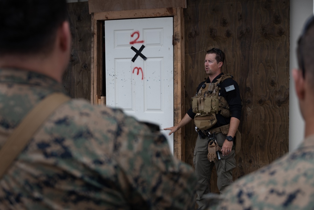 1/1 Conducts Raid Leaders Course