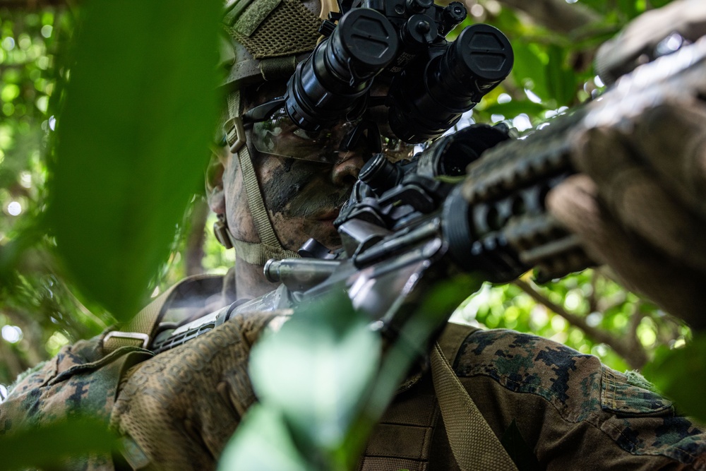 31st MEU | Marines innovate night vision attachments