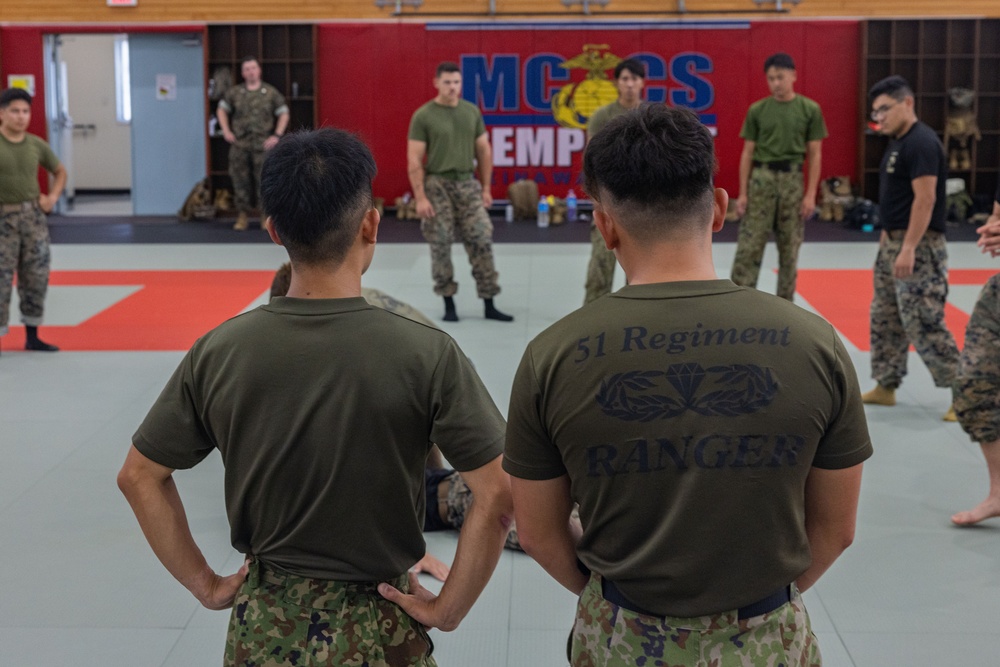 U.S. Marines and JGSDF Soldiers Exchange Combat Martial Arts Skills