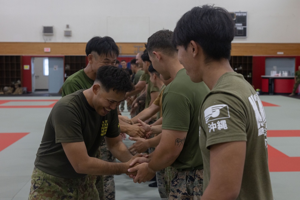 U.S. Marines and JGSDF Soldiers Exchange Combat Martial Arts Skills