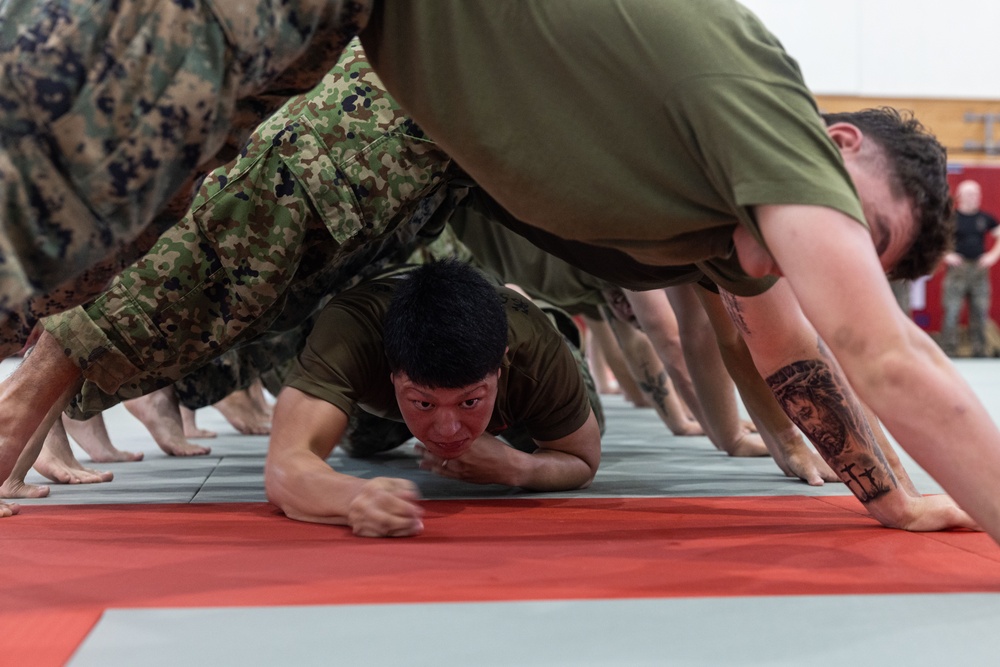 U.S. Marines and JGSDF Soldiers Exchange Combat Martial Arts Skills