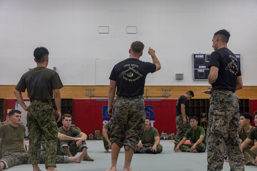 U.S. Marines and JGSDF Soldiers Exchange Combat Martial Arts Skills