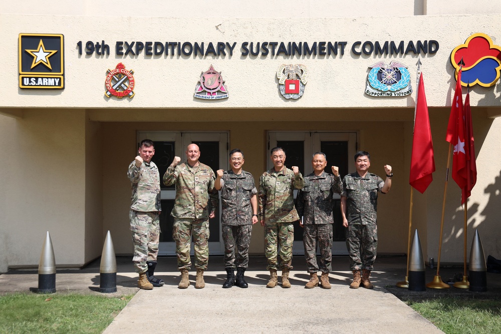 Republic of Korea Army Leaders of 2OC meet with U.S. Army 19th ESC Leadership