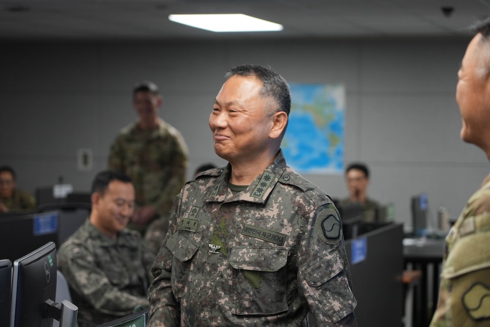 Republic of Korea 2OC leaders meet with U.S. Army 19th ESC Leadership