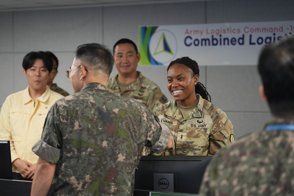 Republic of Korea Army Leaders of 2OC meet with U.S. Army 19th ESC Leadership