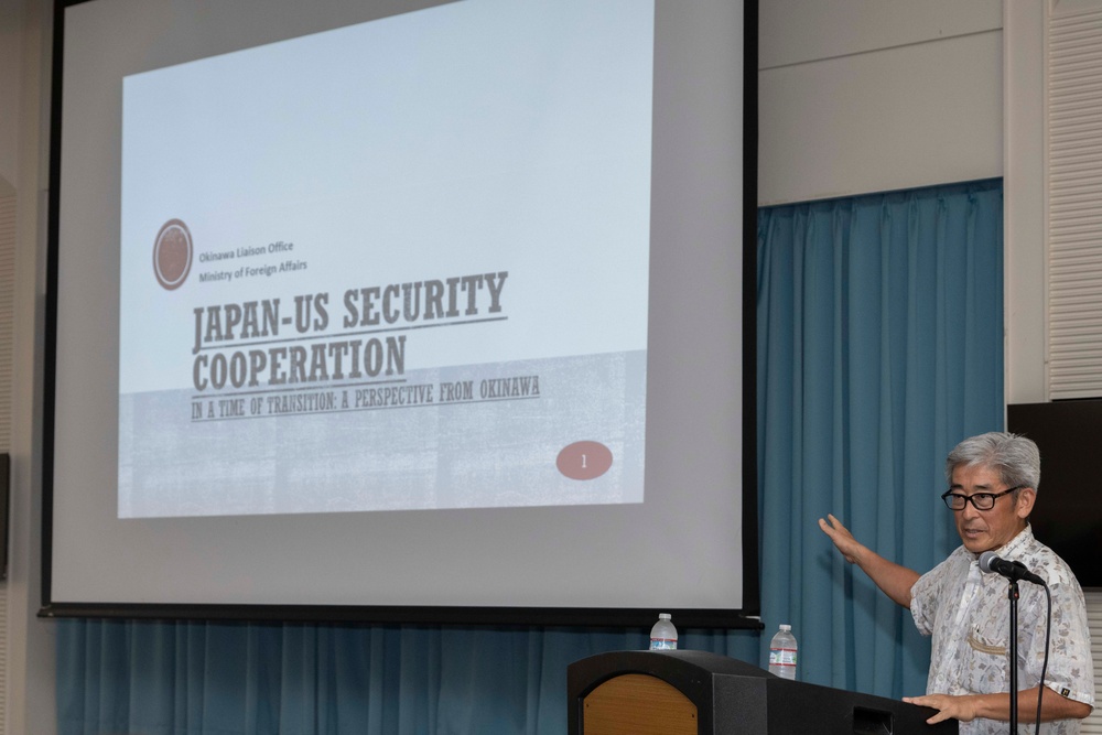 Ambassador in Charge of Okinawan Affairs briefs Okinawa-based Sailors