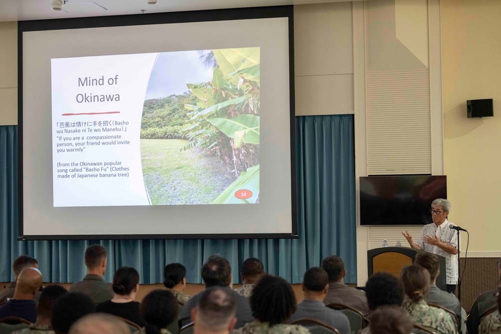 Ambassador in Charge of Okinawan Affairs briefs Okinawa-based Sailors