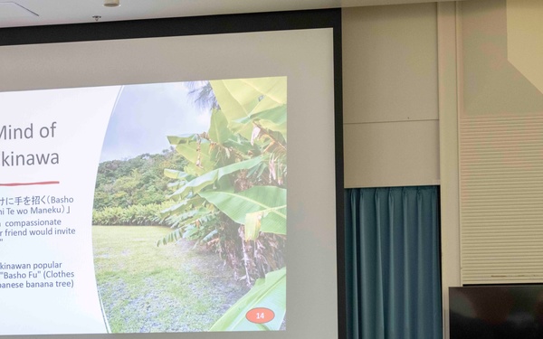 Ambassador in Charge of Okinawan Affairs briefs Okinawa-based Sailors