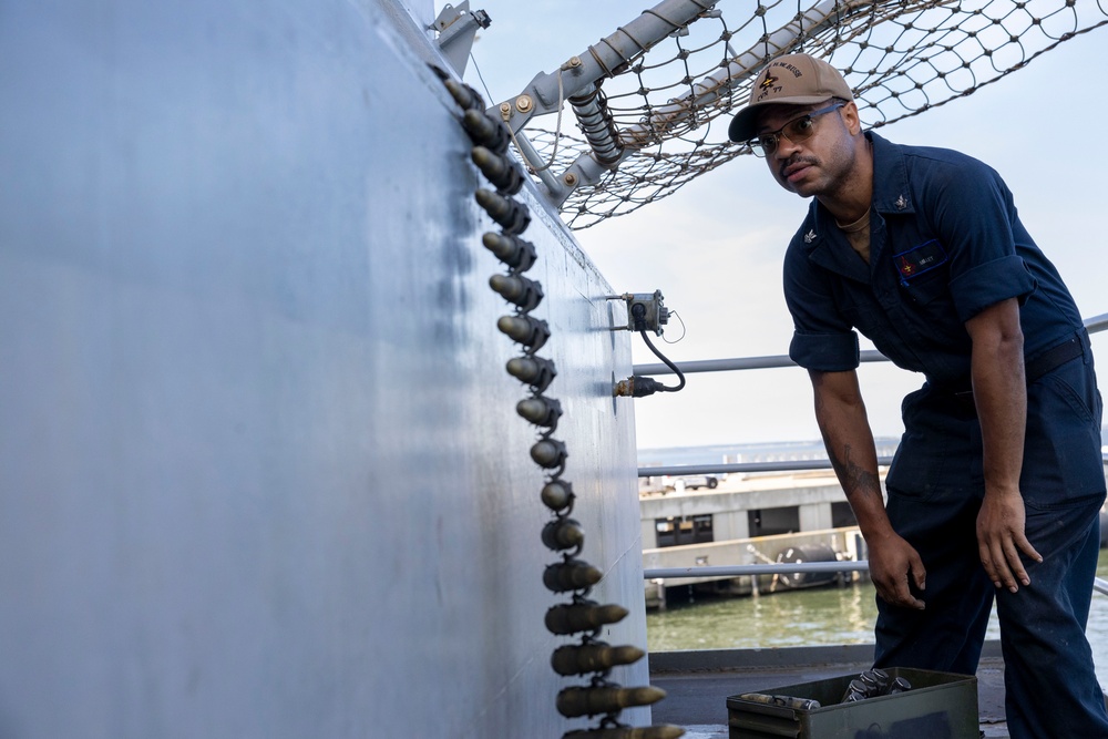 Daily Operations Aboard USS George H.W. Bush (CVN 77)