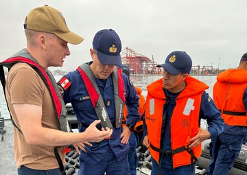 UUVGRU 1 Demonstrates AUV in Peru