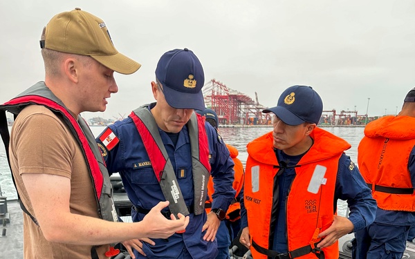 UUVGRU 1 Demonstrates AUV in Peru